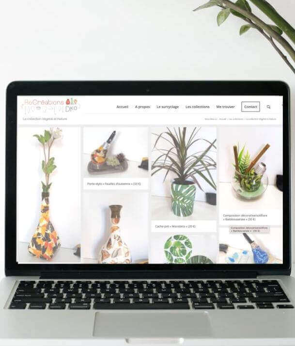 Ordinateur ouvert sur la page d'accueil du site web Recréations Dko présentant des objets upcyclés de la collection nature